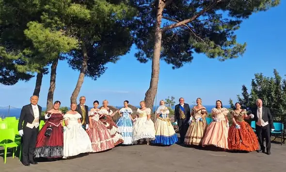 Festa della mamma: dame e cavalieri dell'800